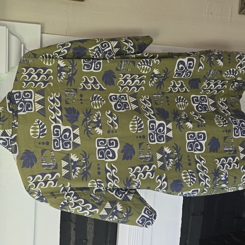 Old Navy Green and Blue Patterned Men's Shirt - Picture 9 of 9